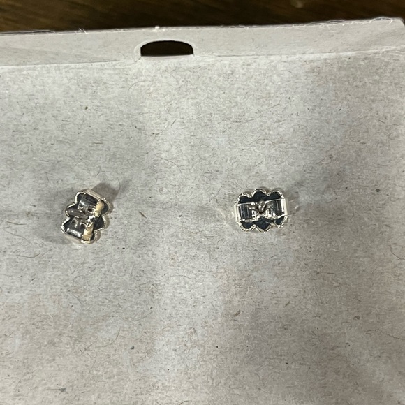 💕 3/$10 Avon “Look of Luxe” Stud Earrings IOB - Picture 4 of 5